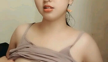 LAUU Cakep Pamer Toket Bulet