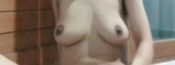 Sensasi ANGELA Ngocok Depan Kos