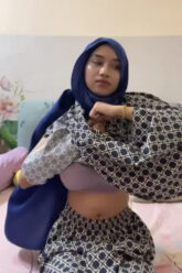 Uztajah Alim Tapi Doyan Bugil