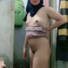 CIROYO Hijab Bogel Di Kamar Mandi