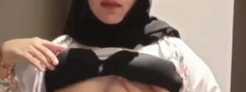 HIjab Karyawan Tobrut Pamer Di Toilet kantor