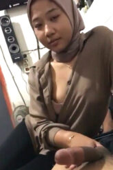 NISIA Hijab Ngewe Di Kontrakan.jpg