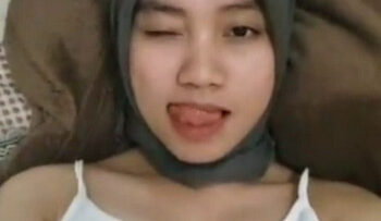 DEWI KIRAN Hijab SUkak Pamer.jpg