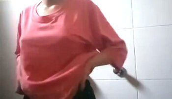 Hasil SPY CAM Gadis Pelajar Mandi.jpg