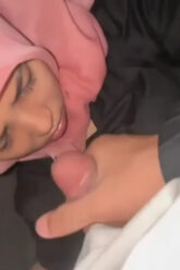 JILBAB Ngewe Di Mobil crot Muka.jpg