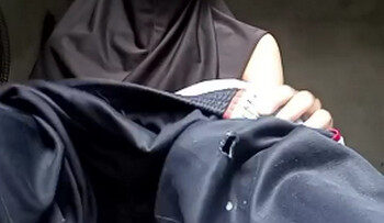 NUNING Hijab Pelajar Pamer Memek.jpg