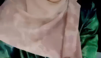 TANTE Hijab Ngocokin Ponakan Sampai Crot.jpg